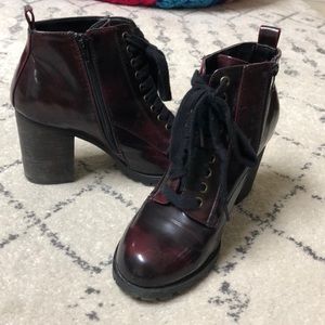 Steve Madden Lace up booties